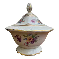 Foto de um(a) Antigo Potiche Caixa Decorativa Bomboniere Porcelana Bavaria, da categoria de Garrafas, potes e jarros. ~ Bavaria Germany ~Antiga e finíssima caixa decorativa ou potiche, bomboniere em porcelana artística alemã. Linda decoração... Vendido no marketplace Trésors.