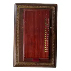 Foto de um(a) Antigo Raro Porta Blocos Art Deco Baquelite E Couro Italiano, da categoria de Itens de Escritório. Antigo e raro bloco para escritório em baquelite e couro italiano e com fios de ouro. A peça está toda original do século... Vendido no marketplace Trésors.