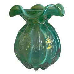 Foto de um(a) Antigo Vaso Jarro Art Deco Murano Leitoso Opalescente Verde, da categoria de Vasos. ~ Murano Opalescent Glass ~Murano opalescente é muito chique. Antigo vaso artístico feito à mão em Murano italiano... Vendido no marketplace Trésors.