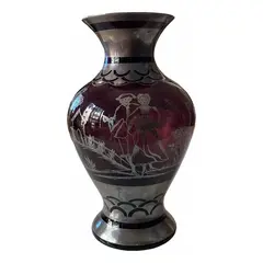 Foto de um(a) Antigo Vaso Artístico Cristal Tcheco Cenas Em Prata De Lei, da categoria de Vasos. Antiga e belíssimo vaso artístico em cristal Tcheco com prata de lei. A aplicação da prata é feita à mão de forma artística.... Vendido no marketplace Trésors.