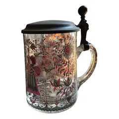 Foto de um(a) Antigo Tankard Ou Caneca De Chopp Em Murano Veneziano, da categoria de Canecas. Antigo tankard de coleção, caneco de chopp em vidro/murano artístico veneziano ricamente pintado à mão. Peça original do... Vendido no marketplace Trésors.