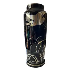 Foto de um(a) Antigo Raro Vaso Jarro Art Deco Opalina Preta E Prata Lei, da categoria de Vasos. Antigo e raro vaso artístico em opalina preta com decoração em prata de lei. Uma combinação muito chique e elegante, combina... Vendido no marketplace Trésors.