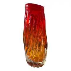 Foto de um(a) Antigo Raro Vaso Murano Italiano Seguso Alfredo Barbini, da categoria de Vasos. Cores e formas fascinantes!Antigo e pesado vaso em murano retorcido em tons degradê vermelho e âmbar, atribuído a Alfredo... Vendido no marketplace Trésors.