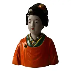 Foto de um(a) Antiga Escultura Busto De Gueixa Porcelana Oriental Kutani, da categoria de Escultura. Antiga e rara escultura oriental representando busto de gueixa com quimono. Peça artística, de ótima qualidade, moldada e... Vendido no marketplace Trésors.