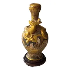 Foto de um(a) Antigo Raro Vasinho Japonês Porcelana Satsuma Meiji Dourado, da categoria de Vasos. Antigo e raro vasinho Satsuma do período Meiji em porcelana artística japonesa. Ricamente moldado com figura de dragão em... Vendido no marketplace Trésors.