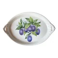 Foto de um(a) Antigo Raro Prato Com Alças Bandeja Em Majólica Européia, da categoria de Travessas e tigelas. Antigo prato com alças, para servir ou decorar, feito à mão em majólica européia do início século XX.Medidas 32x21cm. Vendido no marketplace Trésors.