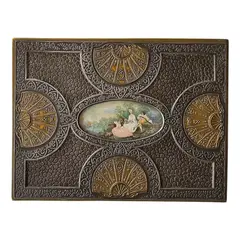 Foto de um(a) Antiga Rara Caixa Porta Joias Bronze Francês Com Portrait, da categoria de Cestos e Caixas. Uma verdadeira joia para guardar as suas joias. Para quem gosta de peças exclusivas. Antiga e rara caixa francesa em bronze... Vendido no marketplace Trésors.