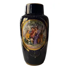 Foto de um(a) Antigo Raro Vaso Art Nouveau Porcelana Tcheco Com Damas, da categoria de Vasos. Antigo e maravilhoso vaso artístico em porcelana azul cobalto procedente da Czechoslovakia. Decoração central com linda cena... Vendido no marketplace Trésors.