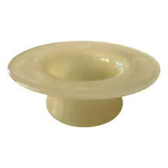 Foto de um(a) Antigo Bowl Decorativo Em Legítimo Murano Studio Glass, da categoria de Objetos decorativos. Studio GlassAntigo bowl decorativo no formato de cartola em Murano artístico, meio leitoso. Linda cor, chique. Combina com... Vendido no marketplace Trésors.