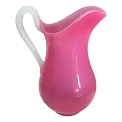 Foto de um(a) Antigo Raro Jarro Vaso Jarra Opalina Francesa Baccarat Rosa, da categoria de Jarros. Baccarat. Antiga e grande jarra em opalina Baccarat, na linda cor rosa. Peça muito imponente e decorativa, combina qualquer... Vendido no marketplace Trésors.