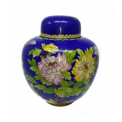 Foto de um(a) Antigo Vaso Potiche Chinês Oriental Em Bronze Cloisonné, da categoria de Vasos e recipientes. Antigo e majestoso potiche bojudo em metal Cloisonné. Peça imponente, com bastante riqueza de detalhes, linda cor azul royal... Vendido no marketplace Trésors.