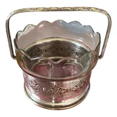 Foto de um(a) Antiga Cestinha Art Deco Em Prata Wmf E Cristal Lapidado, da categoria de Cestos e Caixas. Antiga e preciosa cestinha decorativa em metal espessurado a prata e cristal lapidado. Peça em seu estado original, do... Vendido no marketplace Trésors.