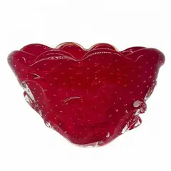 Foto de um(a) Antigo Centro Bowl Vaso Cactus Murano Italiano Art Deco, da categoria de Vasos. Antigo centro de mesa/vaso ou floreira em Murano Italiano vermelho rubi, formato super diferente e versátil, peça toda feita... Vendido no marketplace Trésors.