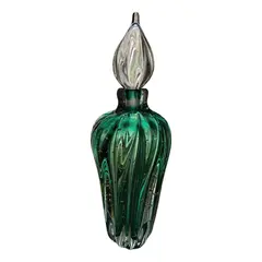 Foto de um(a) Antiga Garrafa Decorativa Murano Italiano Verde Esmeralda, da categoria de Garrafas, potes e jarros. ~ Italy Glass ~Antiga e linda garrafa decorativa em Murano artístico. Feita à mão. Original da década de 1960/70. Medidas... Vendido no marketplace Trésors.