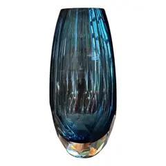 Foto de um(a) Antigo Vaso Jarro Art Deco Em Cristal Tcheco Moser Azul, da categoria de Vasos. ~ Moser ~ Antigo e belíssimo vaso artístico em cristal tcheco facetado. Ricamente lapidado à mão. Art Deco. Medidas... Vendido no marketplace Trésors.