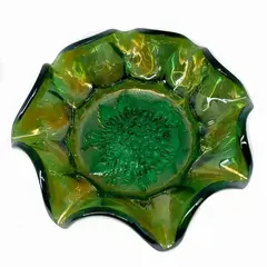 Foto de um(a) Antigo Raro Bowl Vidro Com Uralina Carnival Glass Northwood, da categoria de Centro de mesa. Uranium (contém uralina) Northwood Carnival Glass. Antigo bowl/centro de mesa em vidro artístico americano dito “Carnival... Vendido no marketplace Trésors.