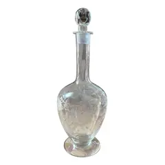 Foto de um(a) Antiga Garrafa Licoreira Em Cristal Francês Saint Louis, da categoria de Garrafas. Antiga e fina garrafa, licoreira decorativa em cristal francês, da renomada Cristallerie Saint Louis. Lapidada à mão. Década... Vendido no marketplace Trésors.