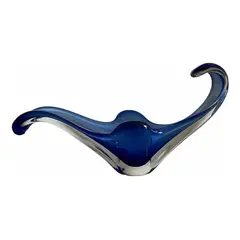 Foto de um(a) Antiga Cornucópia Bowl Decorativo Centro De Mesa Em Murano, da categoria de Vasos. ~ Italy Glass ~Um Murano de tirar o fôlego. Antigo bowl decorativo ou centro de mesa em Murano em tons azuis, o formato é... Vendido no marketplace Trésors.