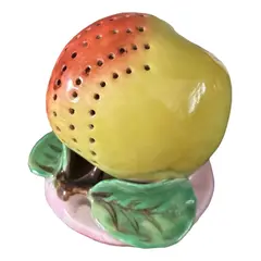 Foto de um(a) Antigo Raro Paliteiro Fruta Porcelana Francesa Vieux Paris, da categoria de Paliteiros. Raro paliteiro de coleção, em porcelana francesa do século XIX, no formato de fruta.Altura 12cm. Vendido no marketplace Trésors.
