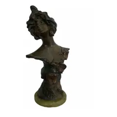 Foto de um(a) Antiga Escultura Busto Dama Assinado Pétit Bronze Francês, da categoria de Escultura. ~ Clochette ~Antiga e majestosa escultura artística representando busto feminino. Feita em pétit bronze francês de altíssima... Vendido no marketplace Trésors.