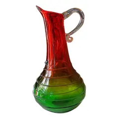 Foto de um(a) Antiga Jarra Art Deco Em Legítimo Murano Italiano Vermelho, da categoria de Jarros. Antiga e diferente jarra em Murano Italiano em tons de vermelho e verde, peca artística, toda feita à mão. Uma... Vendido no marketplace Trésors.
