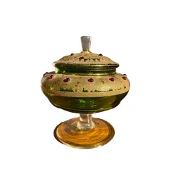 Foto de um(a) Antiga Bomboniere Compoteira Em Cristal Murano Veneziano, da categoria de Garrafas, potes e jarros. Murano Veneziano com ouro. Antiga bomboniere artística do período Vitoriano, início do século XX. Toda pintada à mão com... Vendido no marketplace Trésors.