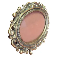 Foto de um(a) Porta Retrato em Bronze Oval - Horizontal, da categoria de Porta retratos. Belíssimo porta-retrato horizontal oval confeccionado em bronze de alta qualidade. Esta peça apresenta um trabalho de... Vendido no marketplace Trésors.