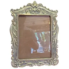 Foto de um(a) Porta Retrato Ornamentado em Bronze - Vertical, da categoria de Porta retratos. Belíssimo porta-retrato vertical confeccionado em bronze de alta qualidade. Esta peça apresenta um trabalho de fundição... Vendido no marketplace Trésors.