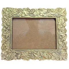 Foto de um(a) Porta Retrato em Bronze - Horizontal, da categoria de Porta retratos. Belíssimo porta-retrato horizontal confeccionado em bronze de alta qualidade. Esta peça apresenta um trabalho de fundição... Vendido no marketplace Trésors.