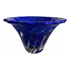 Foto de um(a) Antigo Bowl Centro De Mesa Fruteira Murano Italiano Com Ouro, da categoria de Travessas e tigelas. Belo bowl centro de mesa em Murano na cor azul royal, técnica de trabalho Bullicante com detalhes em ouro 18k. Peça... Vendido no marketplace Trésors.