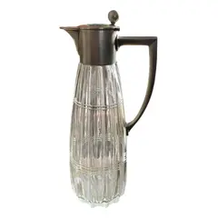 Foto de um(a) Antiga Jarra Claret Jug Em Cristal Italiano E Prata De Lei, da categoria de Jarros. Vietor Italy - Silver 800. Finíssima jarra em cristal italiano lapidado à mão, com detalhes em prata de lei, teor 800. Peça... Vendido no marketplace Trésors.
