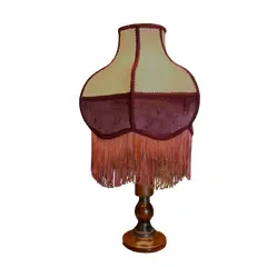 Foto de um(a) Abajur HÉRITAGE em madeira nobre, da categoria de Abajures. Encante-se com este lindo pé de abajur antigo, confeccionado em madeira nobre com acabamento em metal, medindo 16,5 cm de... Vendido no marketplace Trésors.