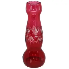Foto de um(a) Antigo Raro Vaso Art Deco Cristal Francês Baccarat Vermelho, da categoria de Vasos. Baccarat. Antigo e diferente vaso em cristal francês, ricamente lapidado à mão. Peça muito incomum, devido ao seu formato,... Vendido no marketplace Trésors.