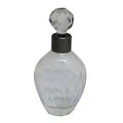 Foto de um(a) Perfumeiro de cristal, da categoria de Garrafas, potes e jarros. Delicado perfumeiro antigo, em cristal translúcido com lapidações facetadas e gargalo em metal prateado. Tampa também com... Vendido no marketplace Trésors.