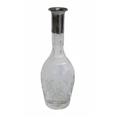 Foto de um(a) Garrafa Licoreira em cristal, da categoria de Garrafas, potes e jarros. Delicada licoreira de cristal translúcido, ricamente lapidado. Gargalo em prata de lei contrastado 800. Perdeu-se a tampa,... Vendido no marketplace Trésors.