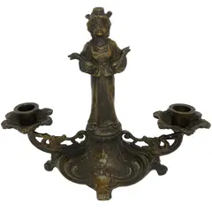 Foto de um(a) Antigo Castiçal Candelabro Art Nouveau Pétit Bronze Francês, da categoria de Castiçais. Antigo e lindo candelabro para duas velas, estilo Art Nouveau, em pétit bronze francês, representando jovem com patos.... Vendido no marketplace Trésors.