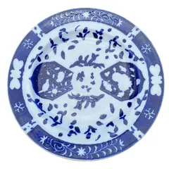 Foto de um(a) Antigo Prato Porcelana Inglesa Borrão Azul E Branco Derby, da categoria de Pratos Decorativos. Derby Porcelain. Antigo e lindo prato em porcelana inglesa azul borrão. A manufatura Derby começou a sua produção na segunda... Vendido no marketplace Trésors.
