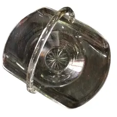 Foto de um(a) Antiga Linda Cesta Vaso Centro De Mesa Em Cristal Francês, da categoria de Centro de mesa. Antiga e linda cesta em finíssimo cristal francês com o fundo estrelado lapidado à mão.Peça muito decorativa, pode ser usada... Vendido no marketplace Trésors.