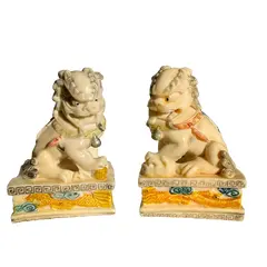 Foto de um(a) Antiga Rara Escultura Oriental Chinesa Casal De Cães Fó, da categoria de Escultura. ~ Os guardiões ~Antigo e diferente casal de Cães de Fó, moldados e pintados à mão. Para quem não sabe O Cão de Fó têm a... Vendido no marketplace Trésors.