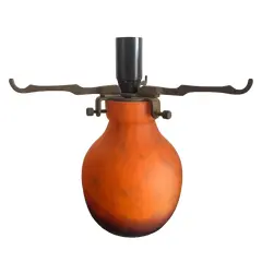 Foto de um(a) Antigo Abajur Luminária Mesa Art Deco Murano Pâte De Verre, da categoria de Abajures. Antiga luminária Art Deco artística, ricamente moldado a mão em pâte de verre, assinado Art’d Frans. Década de 1950.... Vendido no marketplace Trésors.