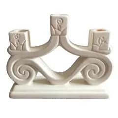 Foto de um(a) Antigo Candelabro Castiçal Art Deco Porcelana Beswick, da categoria de Castiçais. Diferente candelabro para 3 velas, estilo Art Deco, em porcelana inglesa, manufatura Beswick. Década de 1950. Em perfeito... Vendido no marketplace Trésors.