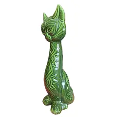 Foto de um(a) Escultura Decorativa Gato Sentado – Cerâmica Esmaltada Verde Jade, da categoria de Escultura. Elegante escultura figurativa representando um gato em postura sentada e alongada. A peça destaca-se pela sua estilização... Vendido no marketplace Trésors.
