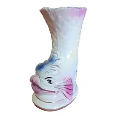 Foto de um(a) Cachepot Escultural em Porcelana – Figura de Peixe, da categoria de Cachepot. Sofisticado cachepot (vaso decorativo) em porcelana branca vitrificada, apresentando uma modelagem detalhada em formato de... Vendido no marketplace Trésors.
