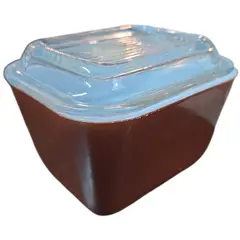 Foto de um(a) Mantegueira Pyrex USA Marrom com Tampa de Vidro, da categoria de Garrafas, potes e jarros. Pote utilitário vintage original da marca Pyrex, fabricado nos Estados Unidos. Este modelo faz parte da icônica coleção... Vendido no marketplace Trésors.