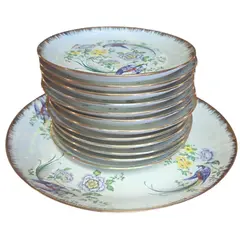 Foto de um(a) Conjunto de Sobremesa em Porcelana - 13 Peças - Decor Faisões e Flores, da categoria de Conjuntos de servir. Belíssimo jogo de sobremesa composto por 13 peças, confeccionado em porcelana de alta qualidade com acabamento em fundo... Vendido no marketplace Trésors.