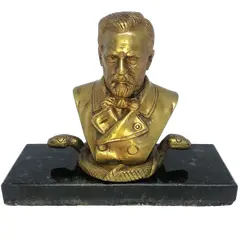 Foto de um(a) Antiga Escultura Busto Do Louis Pasteur Em Bronze Francês, da categoria de Escultura. Antigo busto do cientista Louis Pasteur, em bronze francês com base em mármore. Peça assinada pelo artista. Meados do século... Vendido no marketplace Trésors.