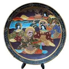 Foto de um(a) Antigo Prato Medalhão Oriental Em Porcelana Satsuma Imperial, da categoria de Pratos Decorativos. Satsuma Imperial. Antigo e grande prato medalhão decorativo em porcelana artística japonesa, ricamente pintado à mão com... Vendido no marketplace Trésors.