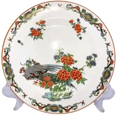 Foto de um(a) Antigo Prato Decorativo Porcelana Inglesa John Haddock & Sons, da categoria de Pratos Decorativos. John Haddock & Sons - Royal Vitreous. Antigo prato em porcelana inglesa, belíssima decoração floral com pavões. Início do... Vendido no marketplace Trésors.