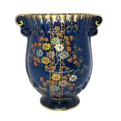 Foto de um(a) Antigo Vaso Art Deco Porcelana Inglesa Crown Devon Pintado, da categoria de Vasos. Crown Devon. Porcelana inglesa pintada à mão com lindas flores. Período Art Deco. Peça catalogada. Meados do século XX.... Vendido no marketplace Trésors.