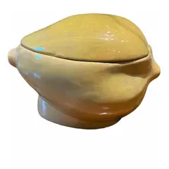 Foto de um(a) Antiga Caixa Molheira Sopeira Em Cerâmica Formato De Fruta, da categoria de Terrinas de sopa. Eu amo essas frutas, são super decorativas e versáteis. Antiga caixa/pote no formato de fruta craquelado. Peça artística.... Vendido no marketplace Trésors.